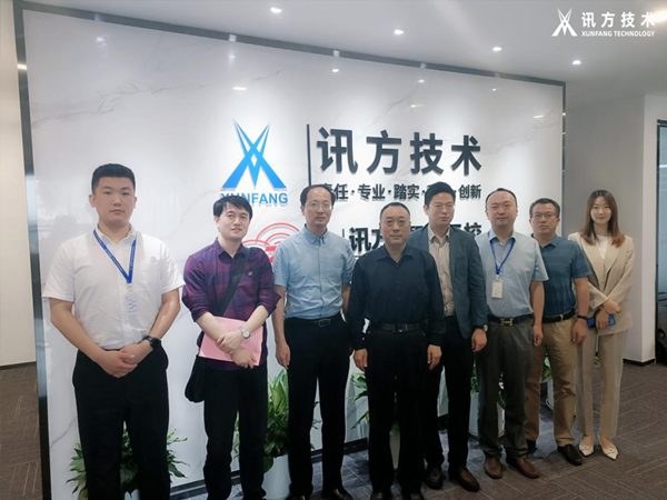 武汉职业技术学院校党委副书记何让波一行莅临Ezpay技术武汉基地